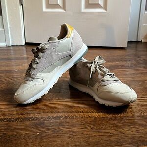 Women’s vintage Reebok classics